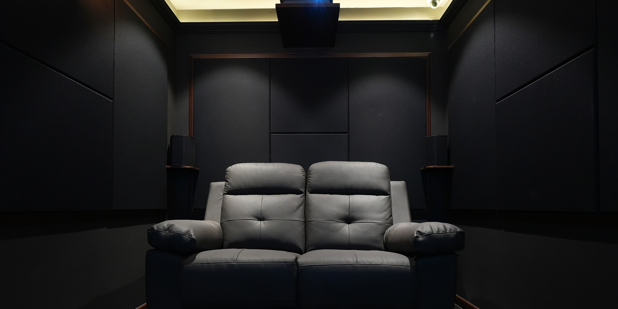 LIKE A CINEMA 메인 비주얼